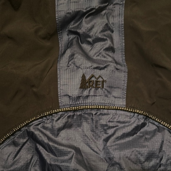 REI Men's Navy and Black Windbreaker - Picture 3 of 12